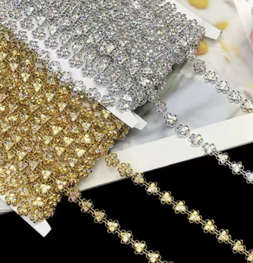 Bling - 3 Heart with Clear Stone - 10 yd roll